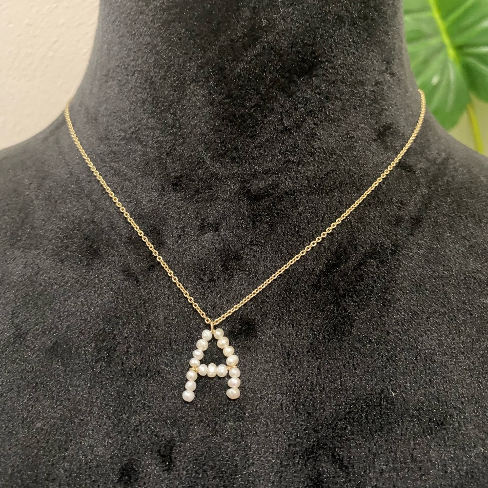 A initial necklace - Picture 2 of 3